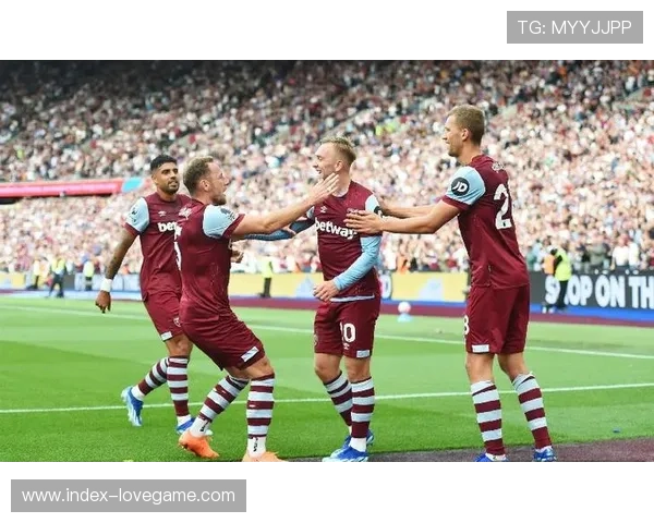 弗赖堡vs勒沃库森:欧战竞争对手握手言和 弗赖堡vs勒沃库森:欧战竞争对手握手言和